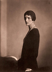Edward Steichen Princess Yusupov, 1924 Gelatin silver print, 9 3/4 x 7 7/8 inches Gilman Collection, The Metropolitan Museum of Art, New York 